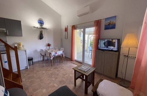 Saint-Cyprien Plage Villa | Cozy Villa Saint-Cyprien with Pool and Oceanfront Views