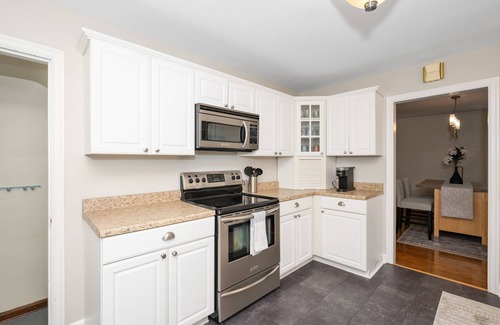 Roselawn Finance House | Inviting 3 BDR Home in Pleasant Ridge with Spa Amenities