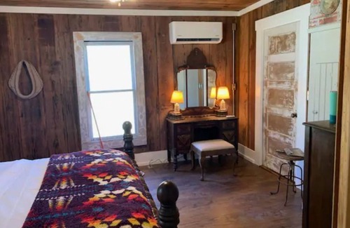 Jonesboro Other | Charming 3 BDRM 1920s home on 70 Acres in Cranfills Gap