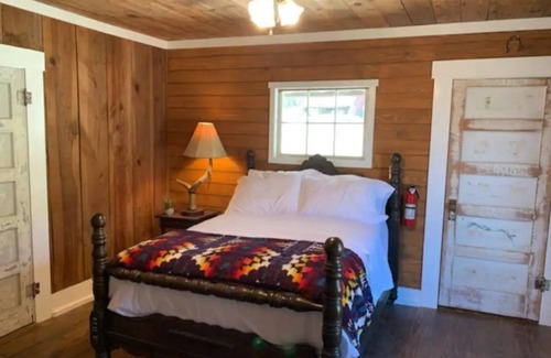 Jonesboro Other | Charming 3 BDRM 1920s home on 70 Acres in Cranfills Gap