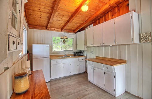 Gravenhurst Cottage | Cozy 3-Bedroom Cottage with Guest House on Muldrew Lake
