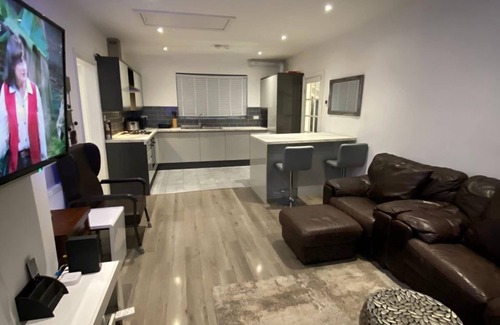 Fryent Apartment | Cozy 3-Bed Apartment in London with Family-Friendly Amenities