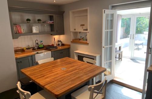 Swanage House | Delightful 3-Bed Cottage in Swanage - Pet & Child Friendly