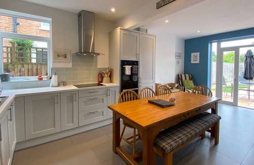 Bournemouth House | Pet-Friendly 3-Bed House with Garden, Rated 10/10 by Guests