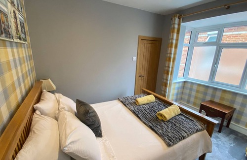 Bournemouth House | Pet-Friendly 3-Bed House with Garden, Rated 10/10 by Guests