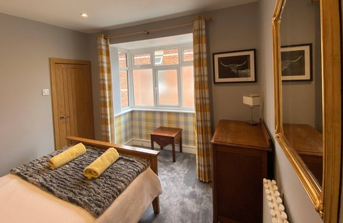Bournemouth House | Pet-Friendly 3-Bed House with Garden, Rated 10/10 by Guests