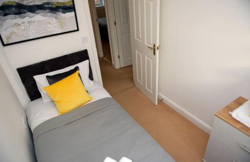 Stoke Gifford House | Pet-Friendly 3 Bedroom House in Bristol with Great Reviews
