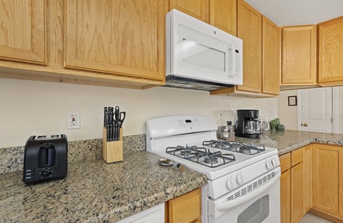 Twentynine Palms House | Pet-Friendly Retreat with Hot Tub Near Joshua Tree NP