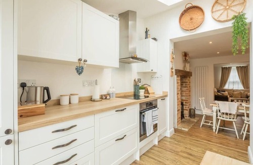 Little Shelford House | Top-Rated 3 Bedroom Cottage with Beautiful Garden Oasis