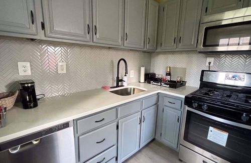 Capitol Heights House | Inviting 3-Bedroom Cottage Near DC with Hot Tub & WiFi