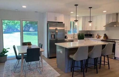 East Wenatchee House | Exceptional 3-Bedroom Home with Pool in East Wenatchee