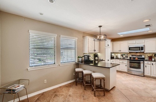 Horseshoe Bay West House | Charming 3-bedroom house in brilliant Horseshoe Bay West on RamRock Golf Course