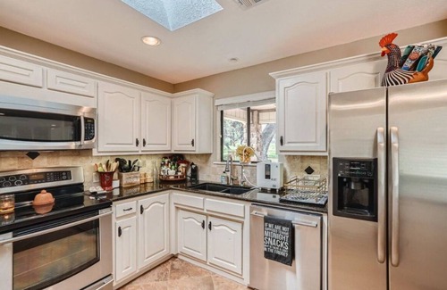 Horseshoe Bay West House | Charming 3-bedroom house in brilliant Horseshoe Bay West on RamRock Golf Course