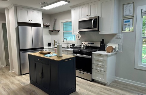 Brentwood House | Charming 3-bedroom Blue house in lovely Austin