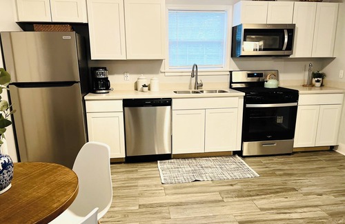 Edinboro House | Charming 3-bedroom bungalow in delightful Edinboro with AC, WiFi