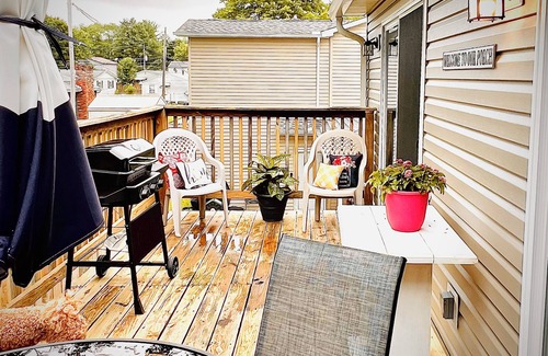 Edinboro House | Charming 3-bedroom bungalow in delightful Edinboro with AC, WiFi