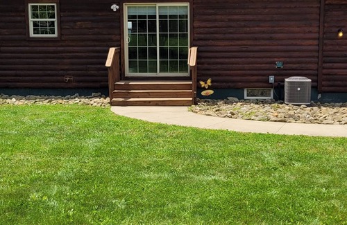 Wooster Cabin | Charming 3-bedroom cabin in Amish country near Shreve Ohio,great birding area!