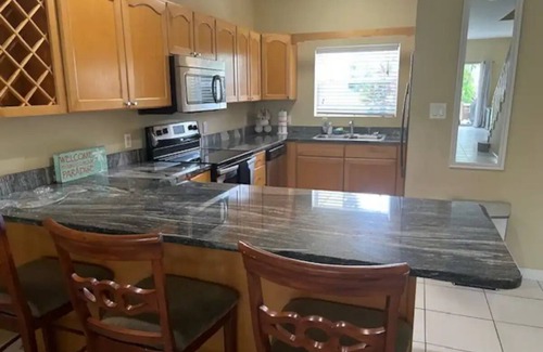 Northwest Point House | Charming 3-bedroom condo with AC and WiFi in wonderful West Bay
