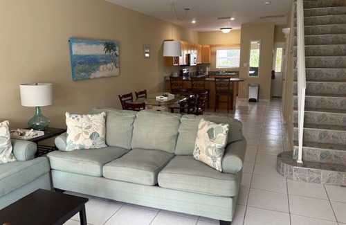 Northwest Point House | Charming 3-bedroom condo with AC and WiFi in wonderful West Bay