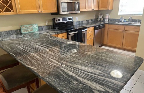 Northwest Point House | Charming 3-bedroom condo with AC and WiFi in wonderful West Bay
