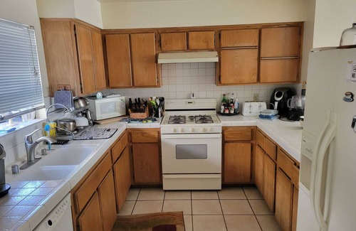 Lamanda Park House | Inviting 3-Bedroom Condo with Patio Near Cal Tech Area