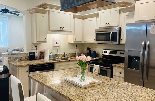 Oxford Condo | Charming 3-bedroom condo in Oxford!