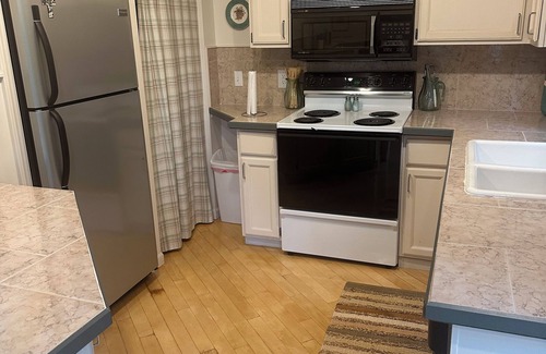 Brooklyn Cottage | Charming 3-bedroom cottage with WiFi and AC in welcoming Brooklyn