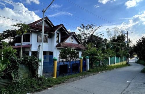 Anilao Villa | Inviting 3-Bedroom Farm Home with Pool in ParkSprings Lipa