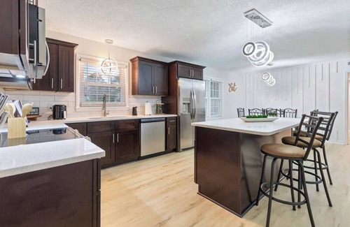 Goldsboro House | Charming 3-bedroom estate with AC, WiFi in superb Goldsboro