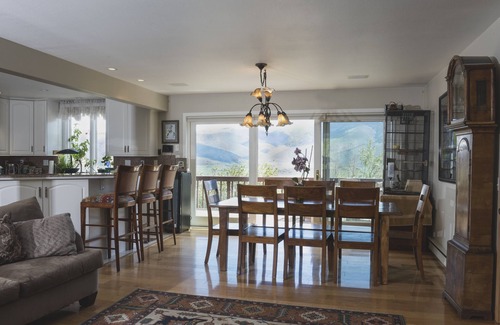 Brush Creek Village House | Inviting 3 Bedroom Family House with Hot Tub and Views