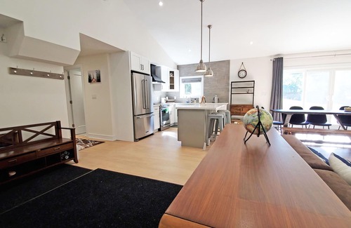 Virginia Cottage | Charming 3 bedroom get-a-way cottage, steps to Lake Simcoe