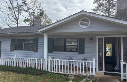 Adamsville House | Charming 3-bedroom house with AC, WiFi in wonderful Adamsville
