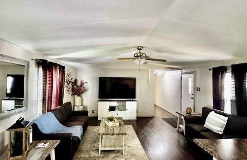 Omega House | Charming 3-bedroom home with a cozy feeling and all the amenities in kingfisher