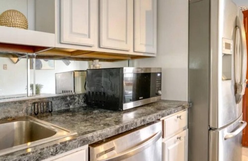 Bayville House | Charming 3-bedroom house in Ocean Gate with WiFi and AC.