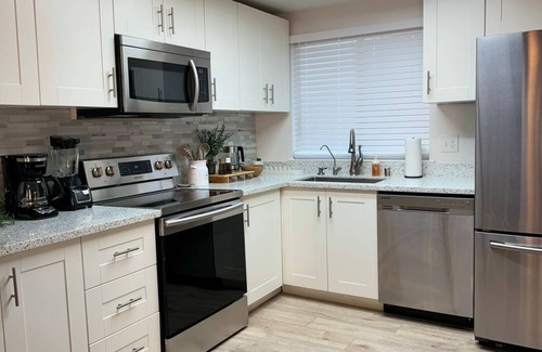 South Natomas House | Charming 3-bedroom house in Sacramento with WiFi and AC