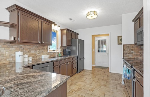 Silver Lake House | Charming 3-bedroom house close to area beachs, the river and downtown