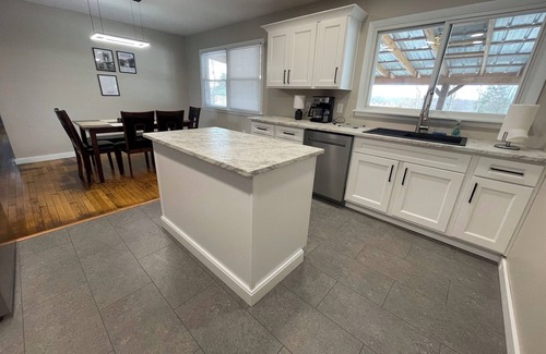 Winchester House | Charming 3-Bedroom House with Pool, WiFi, AC in Tranquil Winchester