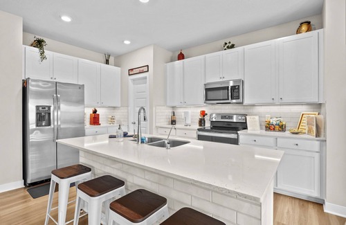 Maxwell House | Charming 3-bedroom house w/King bed in Pendleton with WiFi and AC