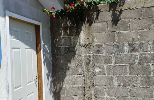Aldea de Peru House | Charming 3-bedroom house with AC and WiFi in La Ceiba pet friendly home