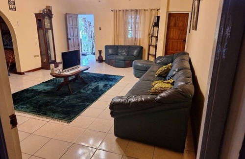Saint Andrew House | Charming 3-bedroom house in Kingston with AC, WiFi. Enjoy your stay