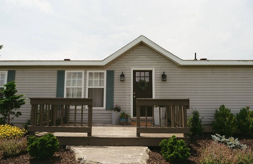 Custer House | Charming 3-bedroom house situated on a Longhorn & Highlander Farm