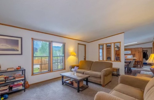 Gardiner House | Charming 3-bedroom house in the North Entrance of Yellowstone National Park