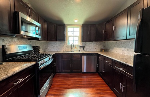La Porte House | Charming 3-bedroom house with AC and WiFi in La Porte