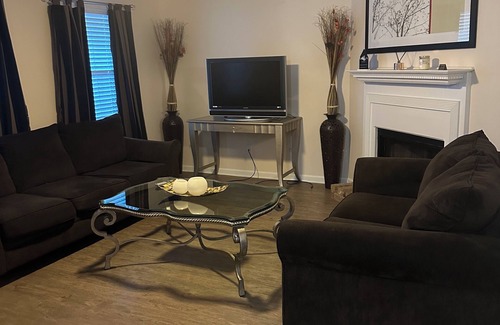 Riverdale House | Charming 3-bedroom house with AC and WiFi in brilliant Atlanta