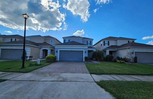 Sanford House | Charming 3-bedroom house in lovely Sanford with AC, WiFi, Near downtown.