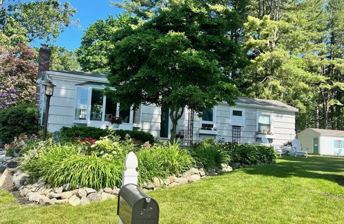 Wayland House | Charming 3-bedroom house with AC and WiFi in lovely Wayland