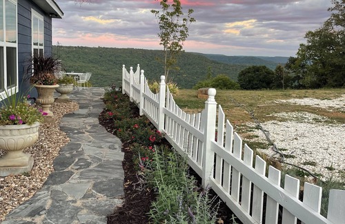 Winslow House | Charming 3-bedroom house overlooking beautiful Boston Mountains in Winslow