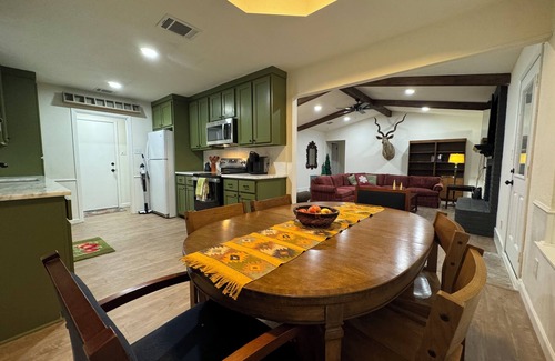 Woodway House | Charming 3-bedroom house with WiFi and AC in Woodway