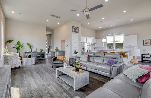 Austin House | Charming 3-bedroom house with WiFi, AC in vibrant Austin