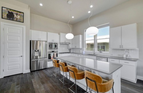 Austin House | Charming 3-bedroom house with WiFi, AC in vibrant Austin